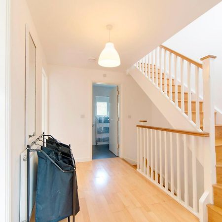 Pass The Keys 49 Byron Square Modern And Spacious 3 Bed Home With Free Parking CBG エクステリア 写真