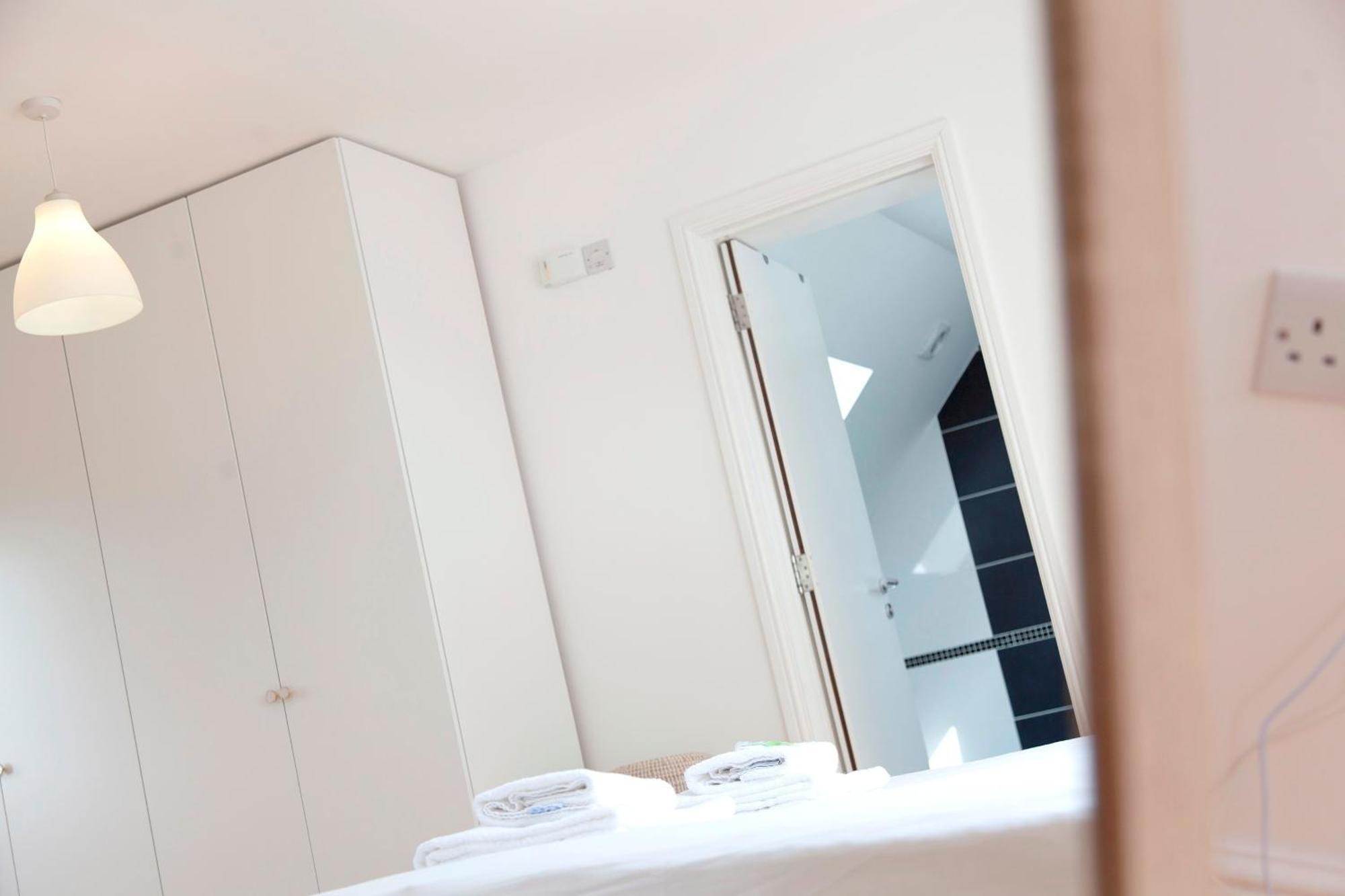 Pass The Keys 49 Byron Square Modern And Spacious 3 Bed Home With Free Parking CBG エクステリア 写真