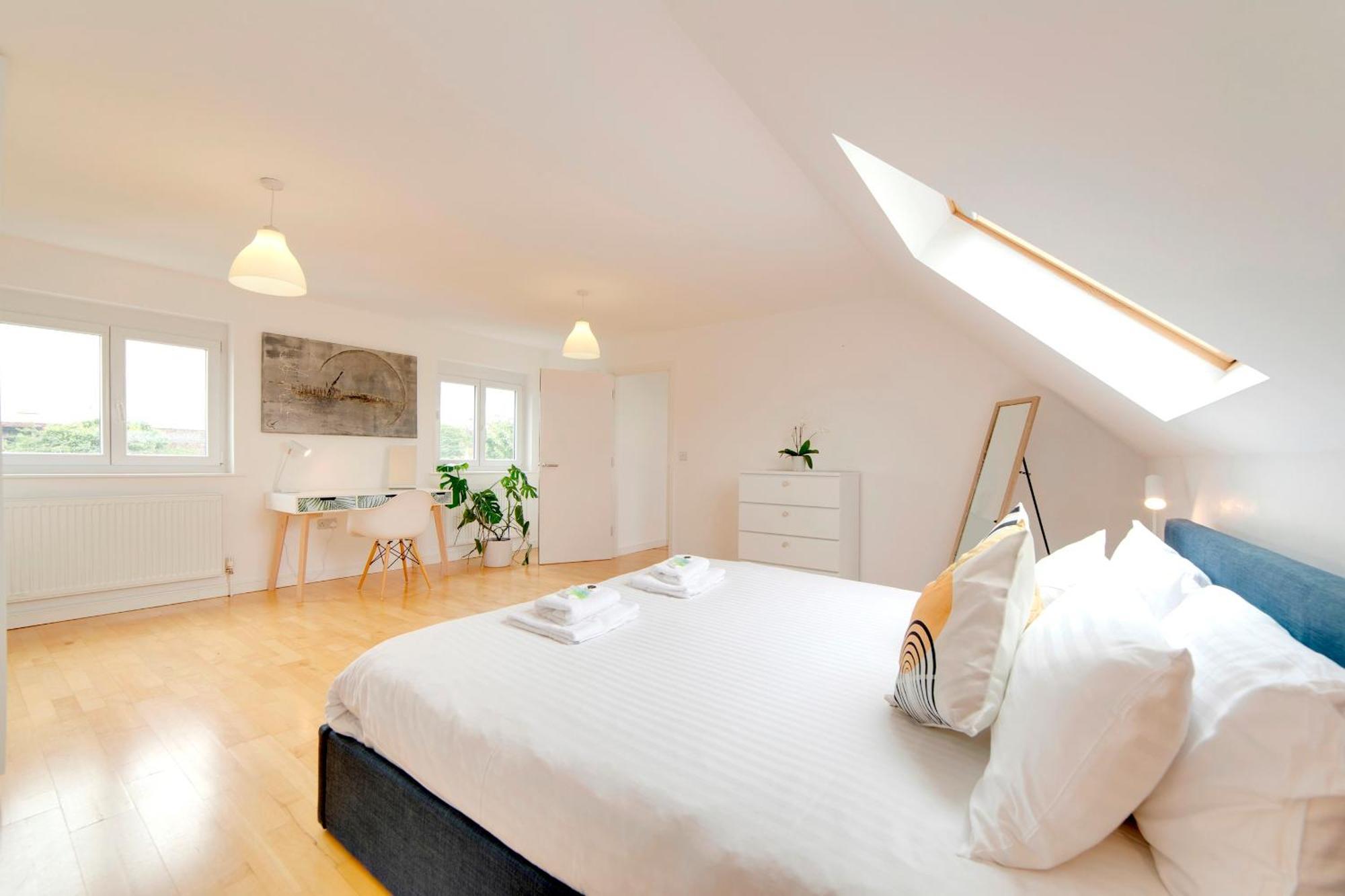 Pass The Keys 49 Byron Square Modern And Spacious 3 Bed Home With Free Parking CBG エクステリア 写真