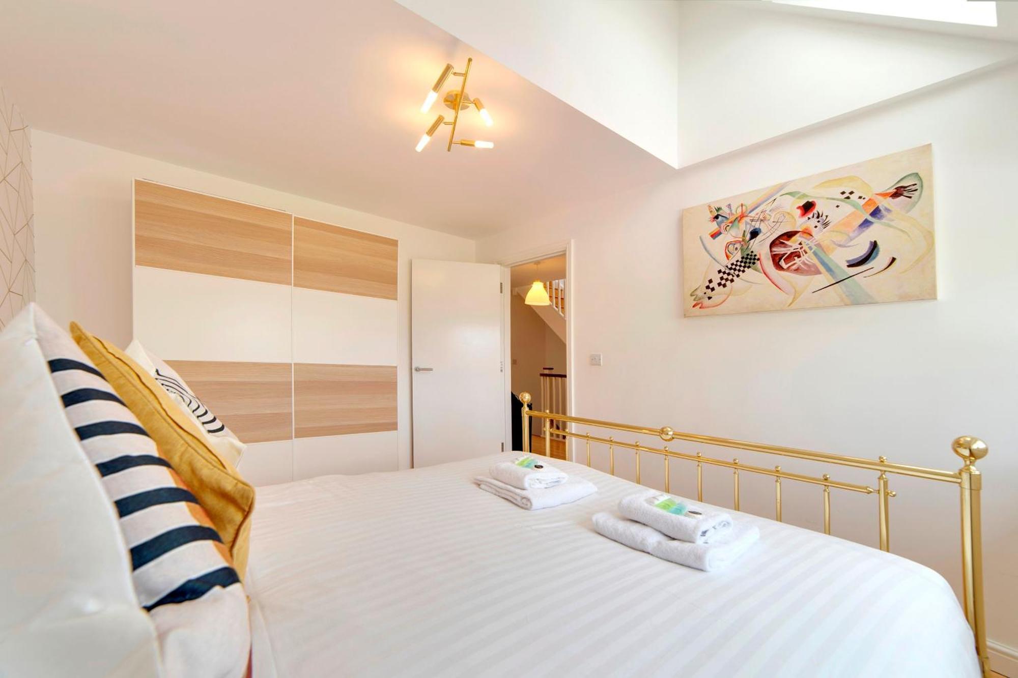Pass The Keys 49 Byron Square Modern And Spacious 3 Bed Home With Free Parking CBG エクステリア 写真