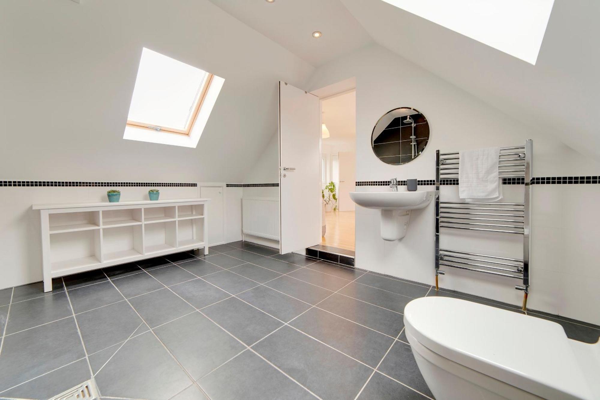 Pass The Keys 49 Byron Square Modern And Spacious 3 Bed Home With Free Parking CBG エクステリア 写真