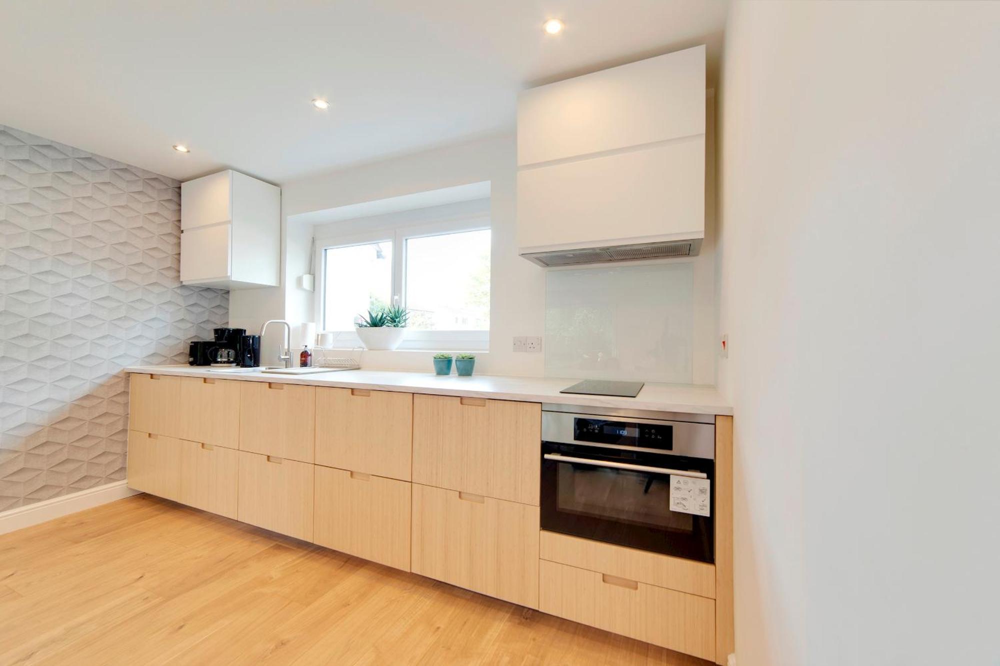 Pass The Keys 49 Byron Square Modern And Spacious 3 Bed Home With Free Parking CBG エクステリア 写真