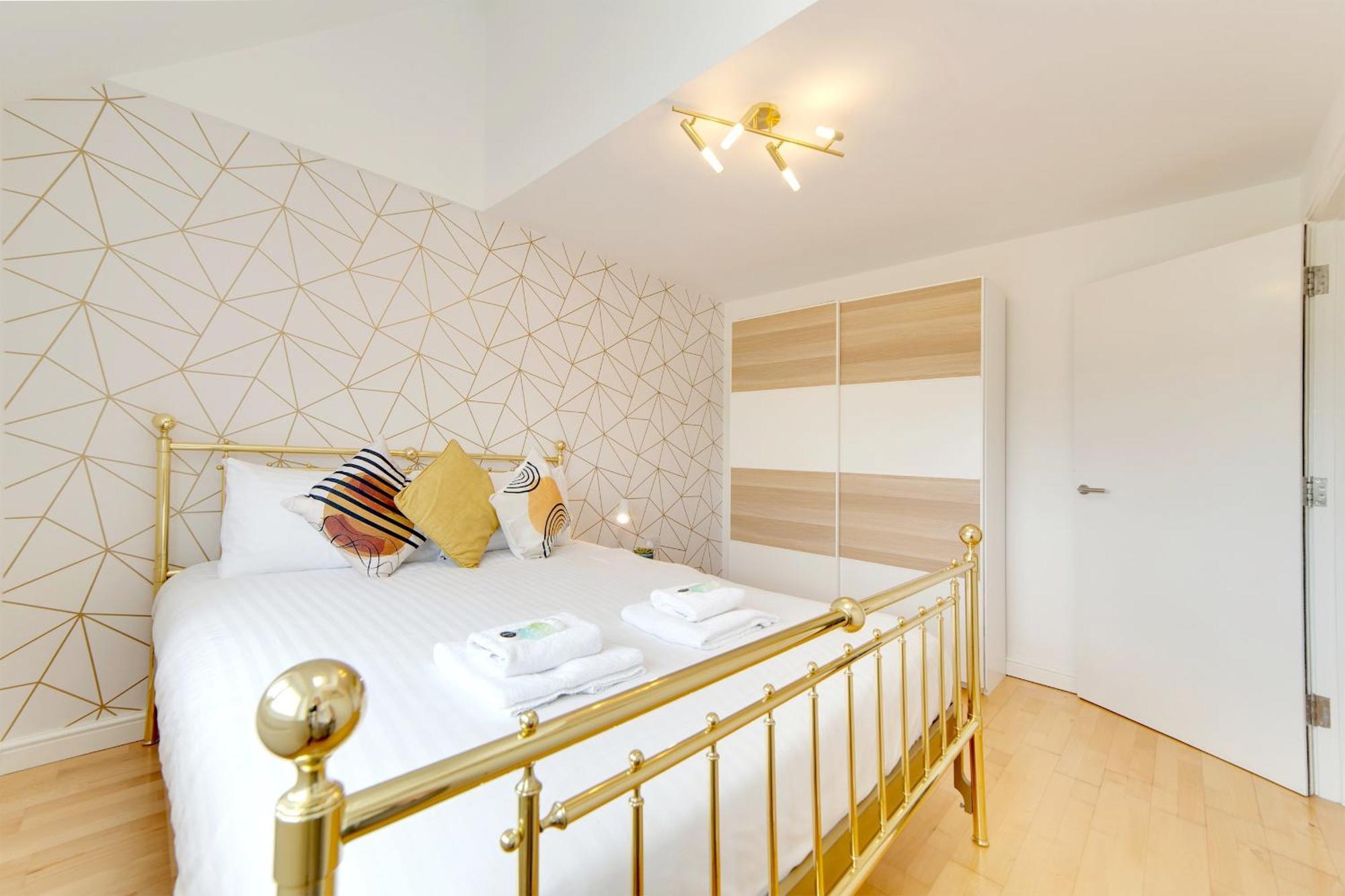 Pass The Keys 49 Byron Square Modern And Spacious 3 Bed Home With Free Parking CBG エクステリア 写真