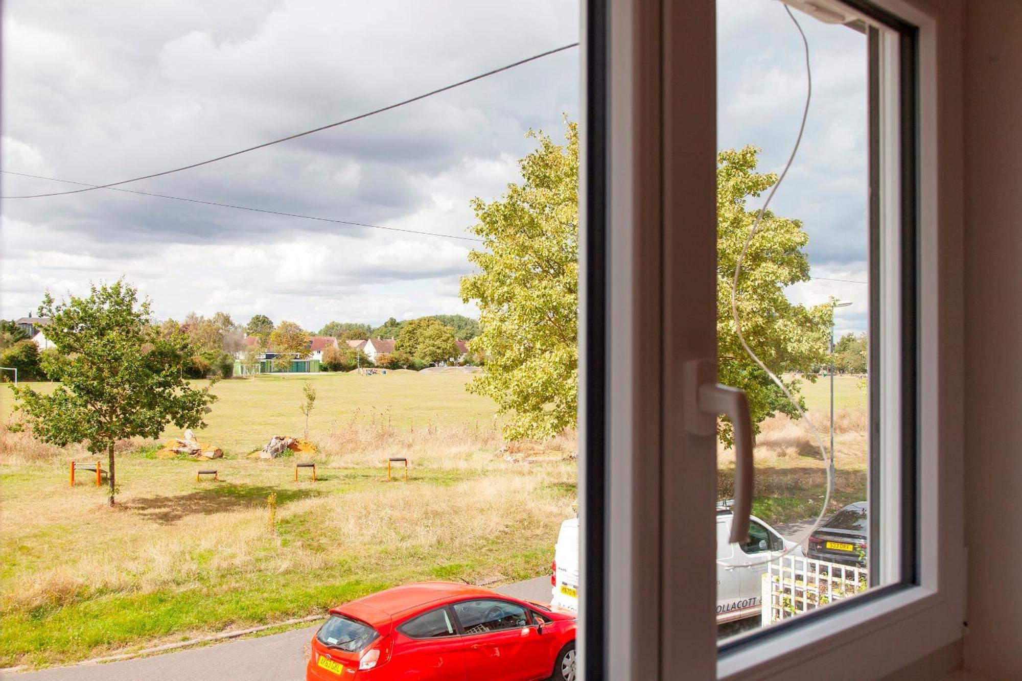 Pass The Keys 49 Byron Square Modern And Spacious 3 Bed Home With Free Parking CBG エクステリア 写真