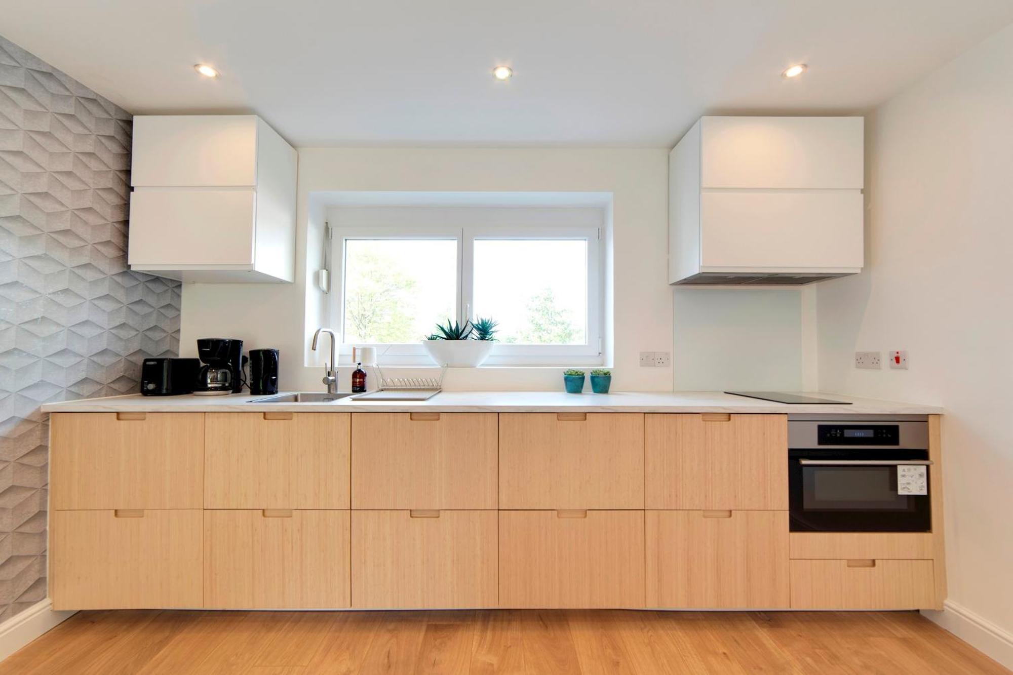 Pass The Keys 49 Byron Square Modern And Spacious 3 Bed Home With Free Parking CBG エクステリア 写真