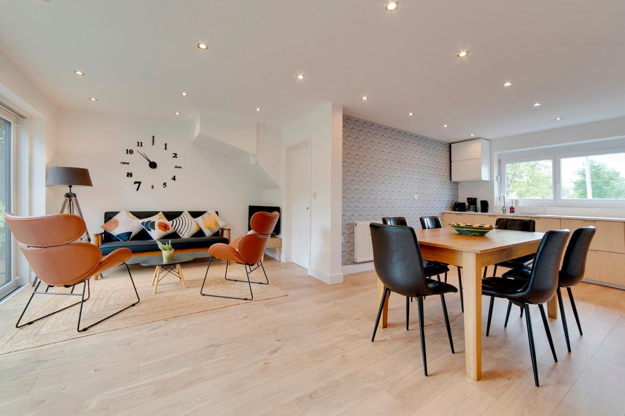 Pass The Keys 49 Byron Square Modern And Spacious 3 Bed Home With Free Parking CBG エクステリア 写真